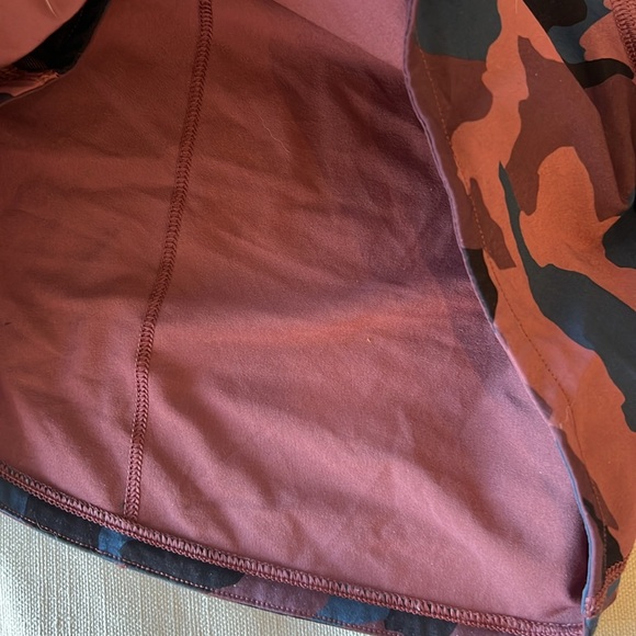 LULU camo short liner cut out - Picture 5 of 5